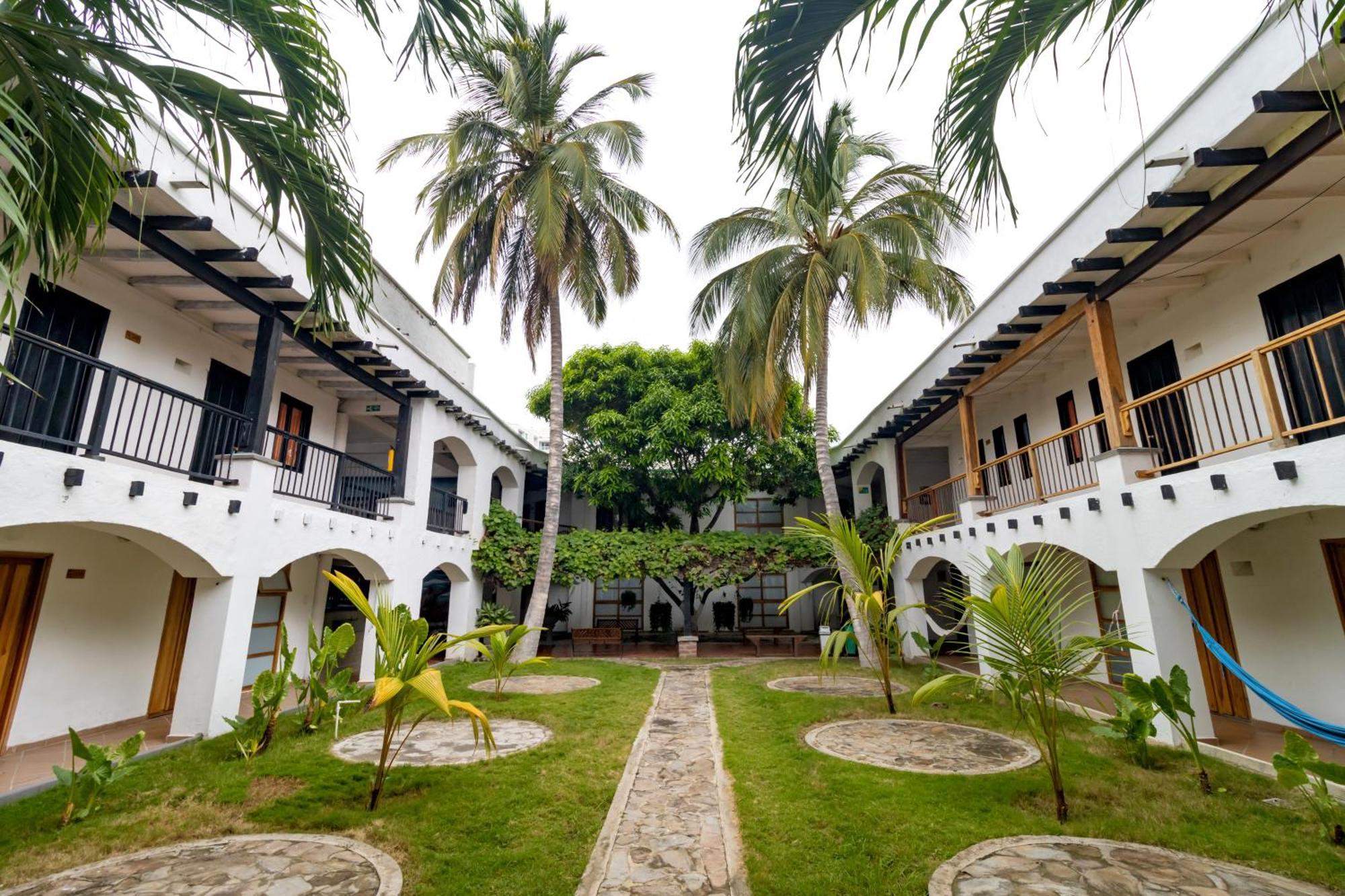 Hotel Sansiraka Suites By Geh Suites ซันตามาร์ตา ภายนอก รูปภาพ